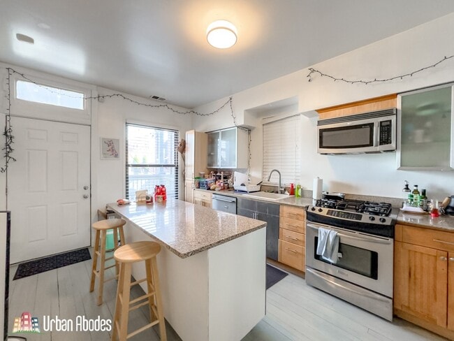 Foto del edificio - 3245 N Lakewood Ave