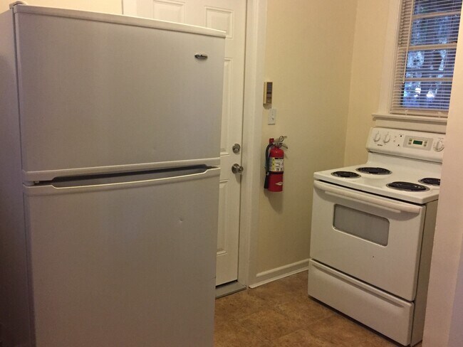 Foto del edificio - Sublease with the option to Renew. Near UF...
