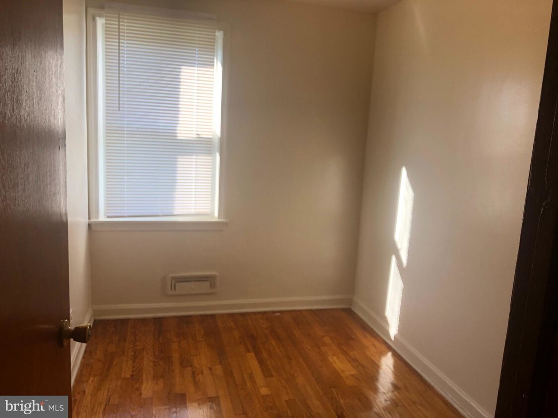 Primary Photo - 722 Umbra St