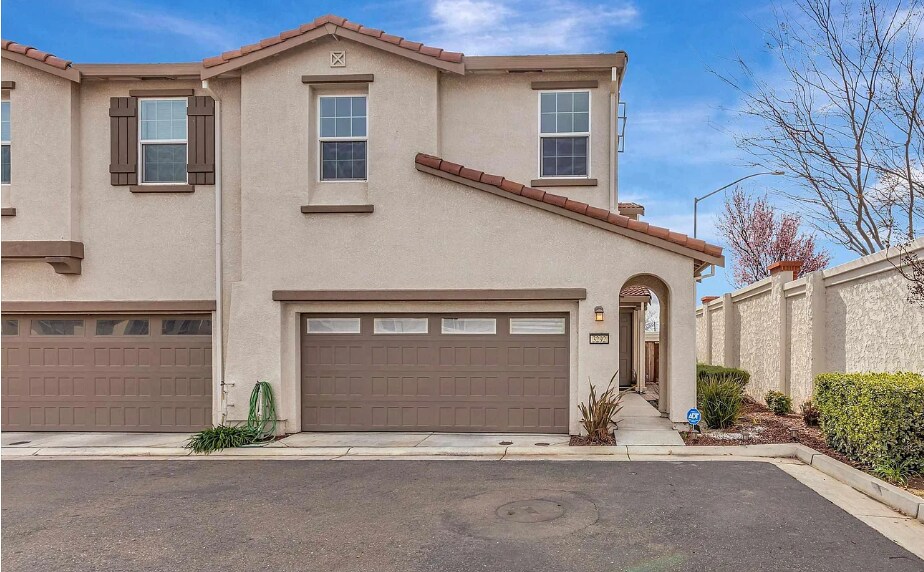 Foto principal - 3292 Overland Ln