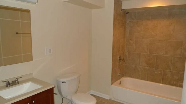 Foto del edificio - 1260 W Leland Ave