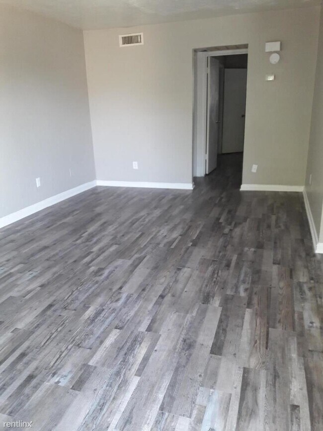 Foto del edificio - 2 br, 2 bath Condo - 2730 Fyke RD Flat  2 ...
