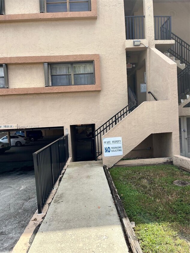 441 Swallow Dr Unit 4AR, Miami Springs, FL 33166 Condo for Rent in