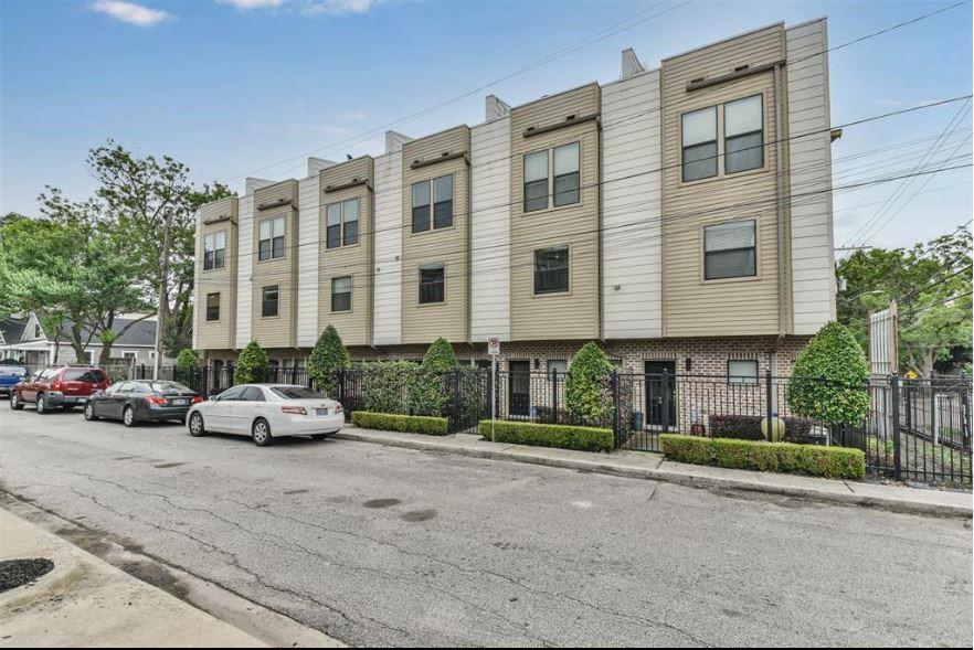 3950 Floyd St Unit 5, Houston, TX 77007 Condo for Rent in Houston, TX