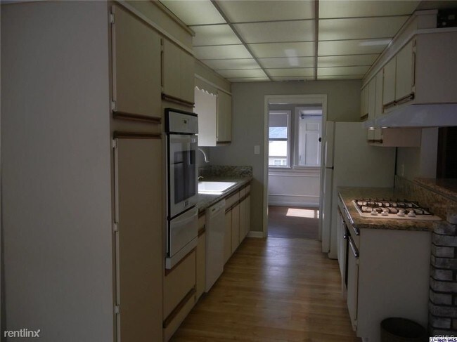 Building Photo - 3333 Fairmount Ave