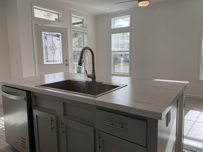 Foto del edificio - 344 Heritage Blvd