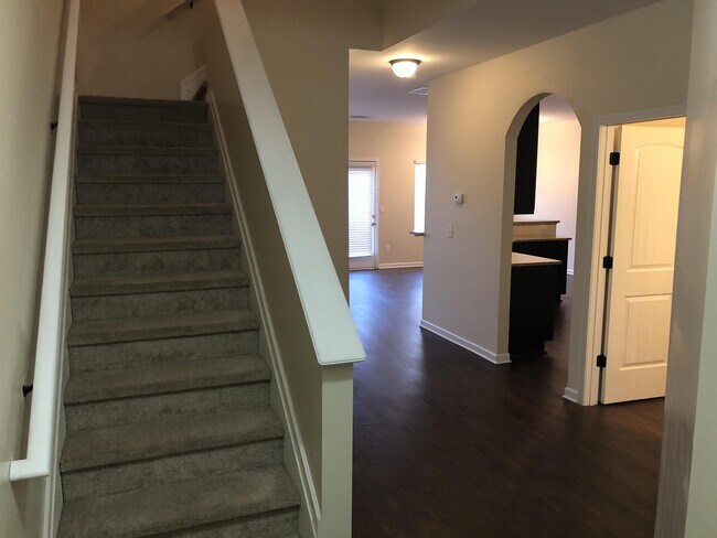 Foto del edificio - 317 Clover Brook Dr