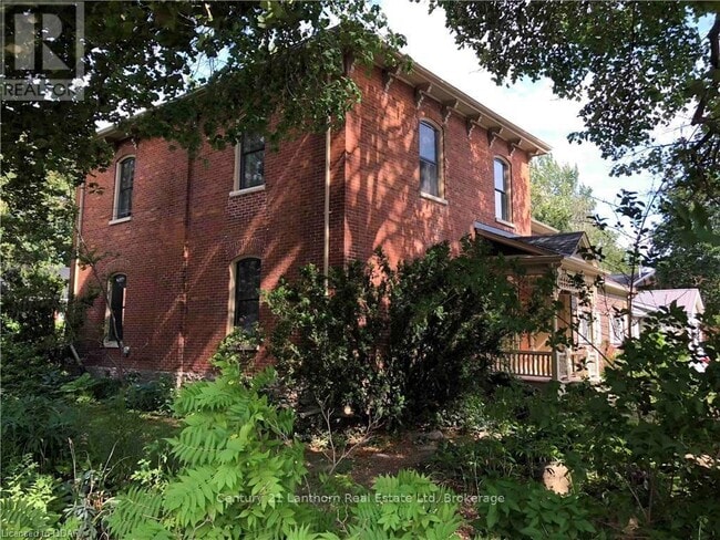 Building Photo - 231 Albert St
