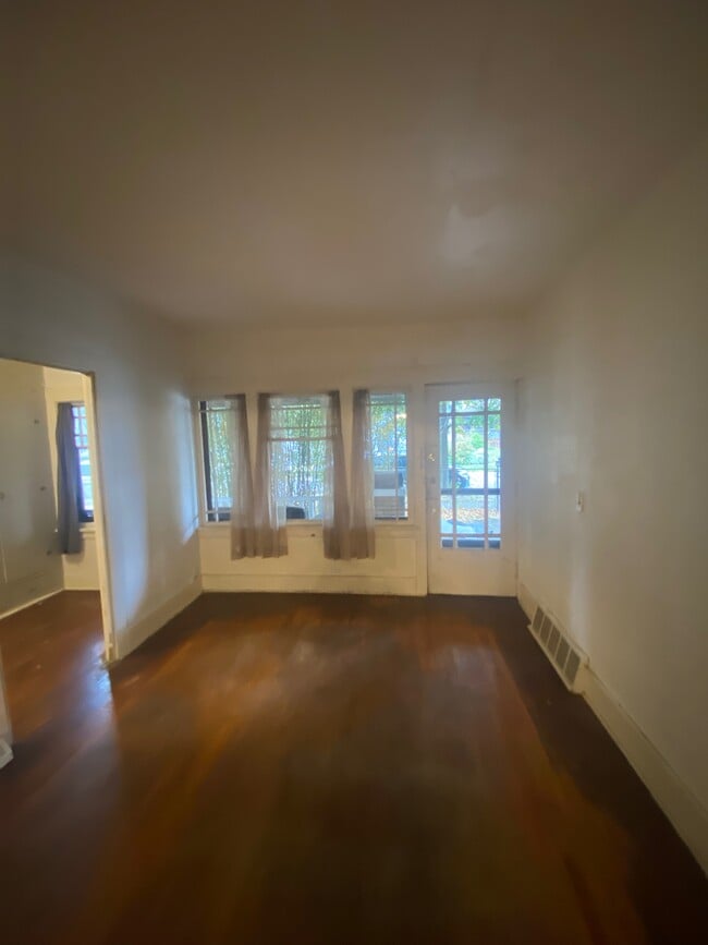 Foto del edificio - 1780 W 52nd St