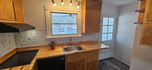 Foto del edificio - 119 Brooklawn Cir