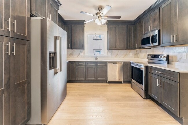 Building Photo - 27 Perrin St