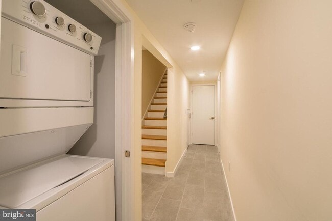 Foto del edificio - 1300 S 24th St