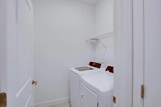 Building Photo - 5512 Sapphire Stone Cv