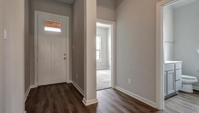 Building Photo - 810 Whispering Winds Dr