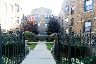 Building Photo - 633 W Cornelia Ave