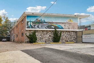 Building Photo - 2810 Beauchamp St