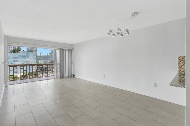 Foto del edificio - 600 NE 25th St