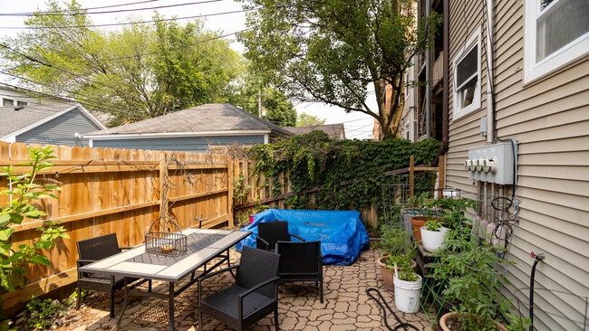 Building Photo - 3510 N Ashland Ave