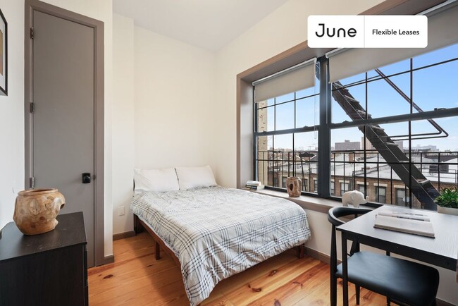 Building Photo - Trendy Private ROOM in Harlem