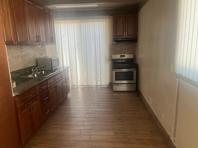 Foto del edificio - 3867 Jurupa Ave