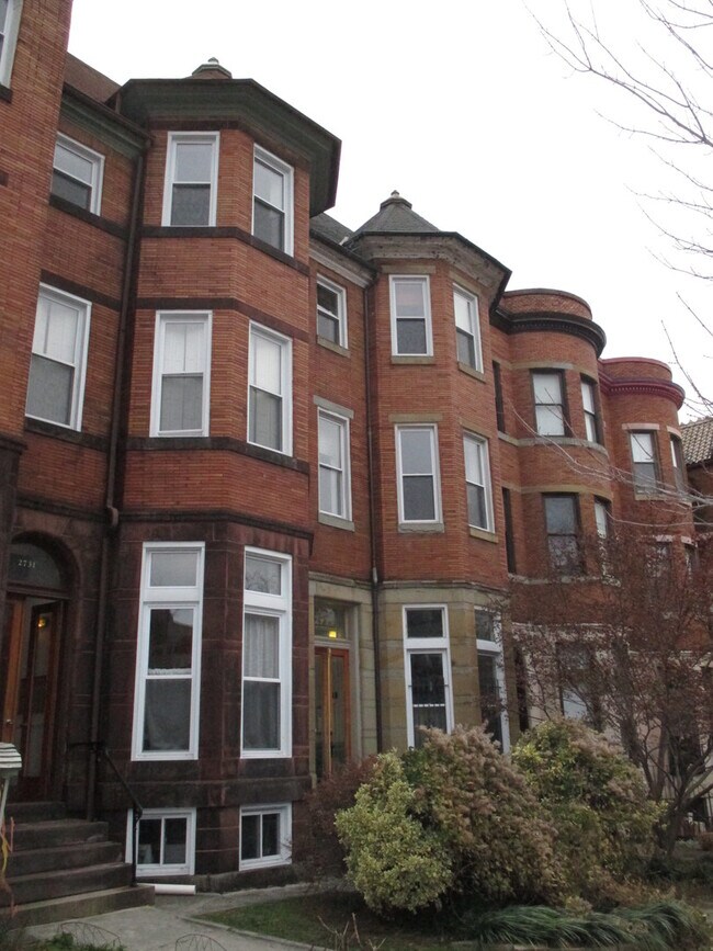 Building Photo - For Rent: Charming Living on St. Paul Stre...