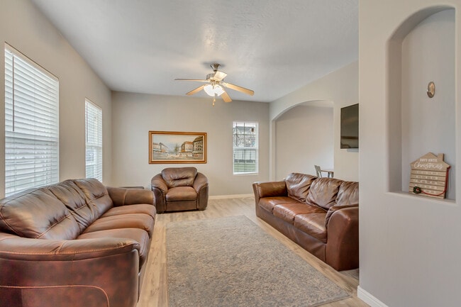 Building Photo - 7611 S Yellowwood Ln