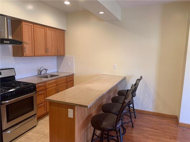 Foto del edificio - 326 Bay Ridge Pkwy