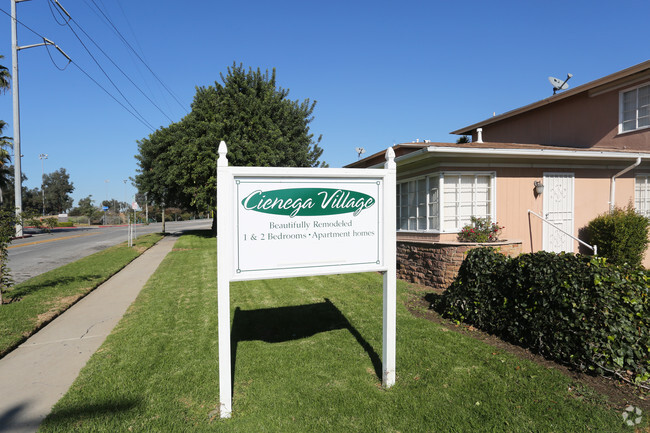 Foto del edificio - Cienega Village