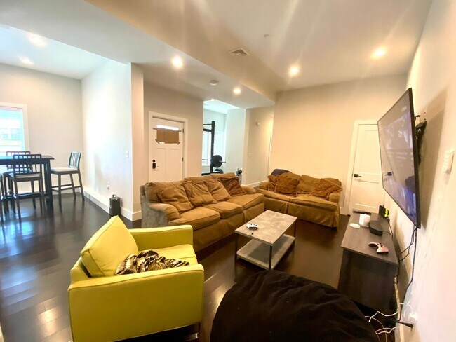 Building Photo - Desirable Mission Hill Location, Sigle-Fam...
