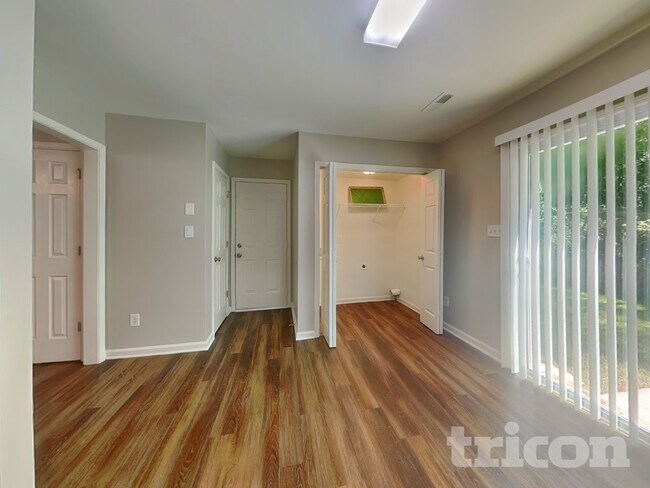 Building Photo - 9835 Veronica Dr