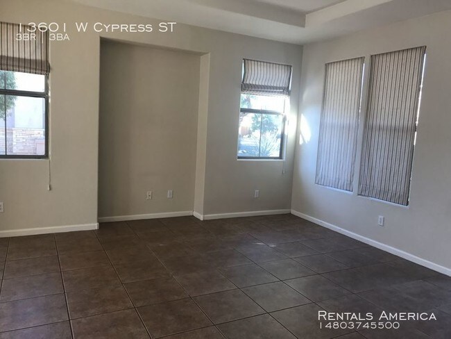 Building Photo - 13601 W Cypress St