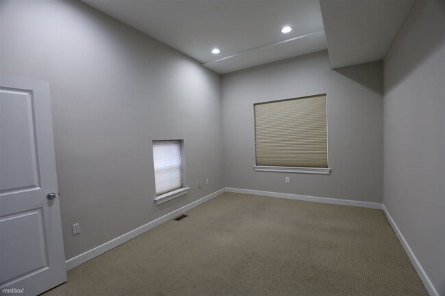 Building Photo - 3 br, 2.5 bath Townhome - 1730 Byrd Street