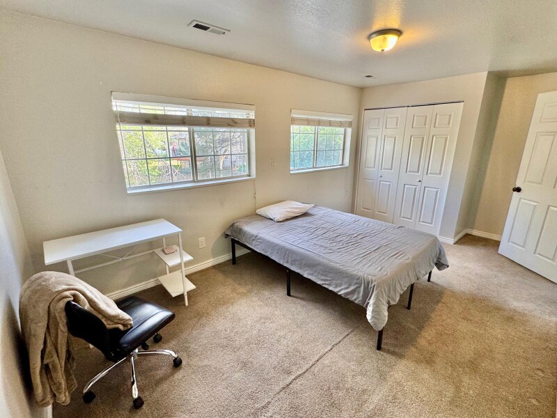 Foto principal - 546 E Delno Dr
