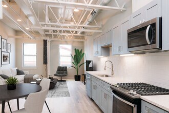 Building Photo - 210 W Peden Alley