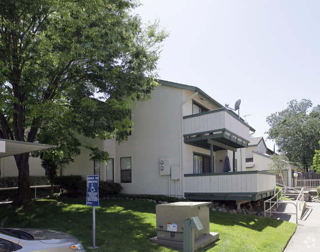 Building Photo - Fairwood Apartments