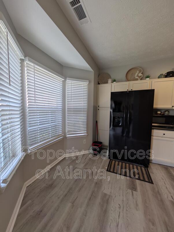 Foto del edificio - 5690 Hampton Ct