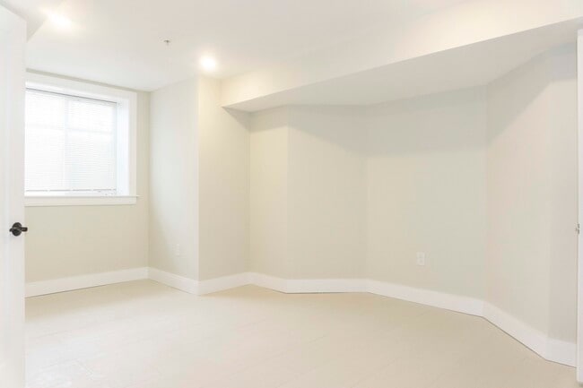 Building Photo - 54 Athol St
