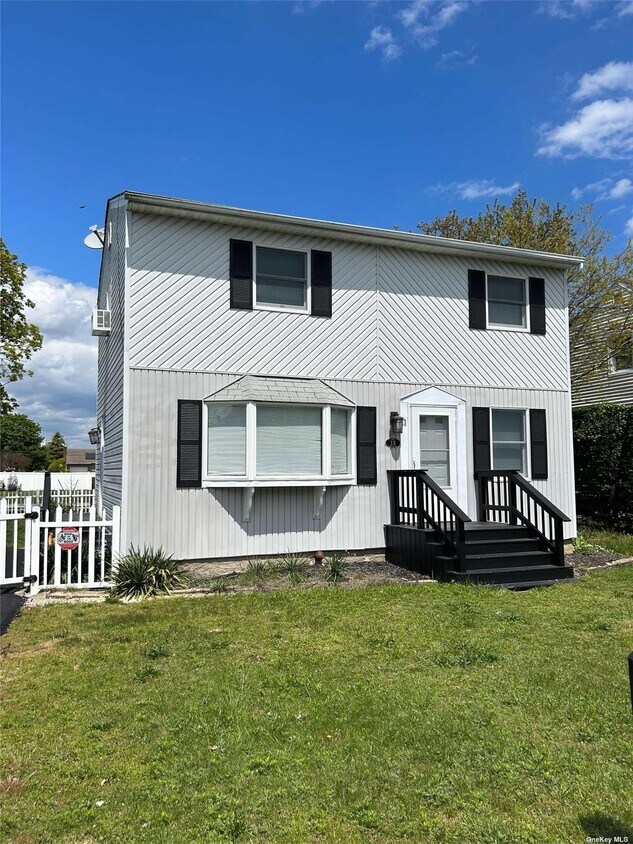 13 Flint Rd, Amityville, NY 11701 House for Rent in Amityville, NY