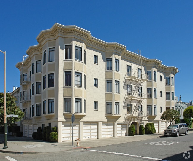 Building Photo - 2190 Bay St