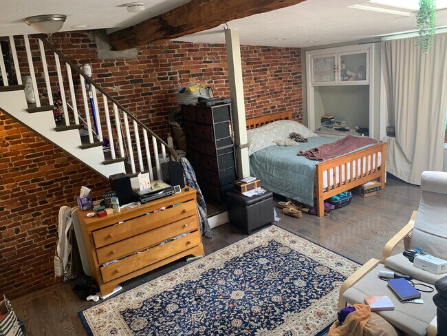 Building Photo - 353 Hanover St