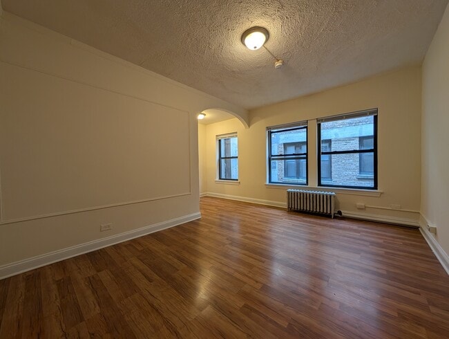 Building Photo - 5417 N Kenmore Ave