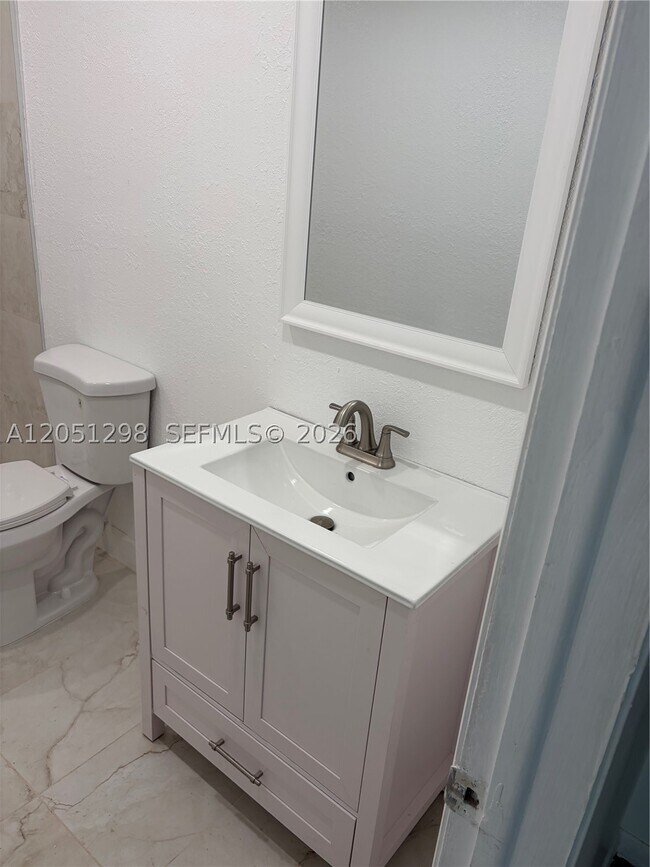 Foto del edificio - 6980 NW 186th St