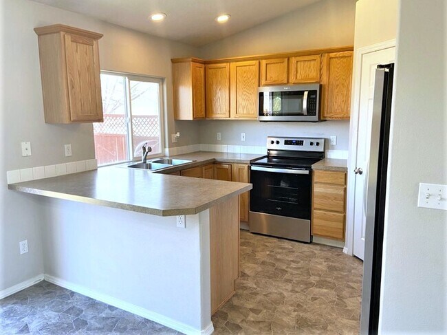 Foto del edificio - Charming Meridian home with 3 bed 2.5 bath and an office. Located in the Trailway Park Subdivisio...