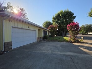 Building Photo - 55 Sherman Dr