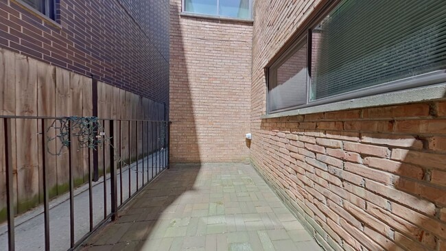 Photo - 719 W Buckingham Pl Apartment