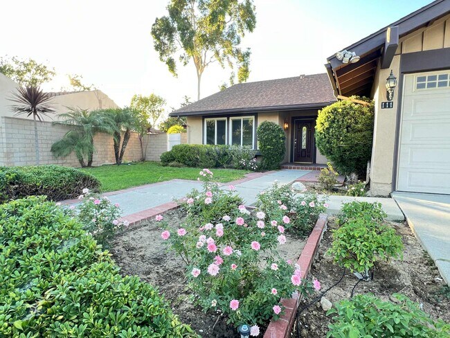 Building Photo - 111 Avenida Santa Anita