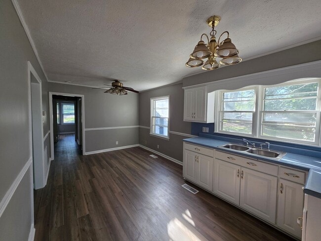 Building Photo - Holiday SPECIAL!! One Month FREE with a 13...