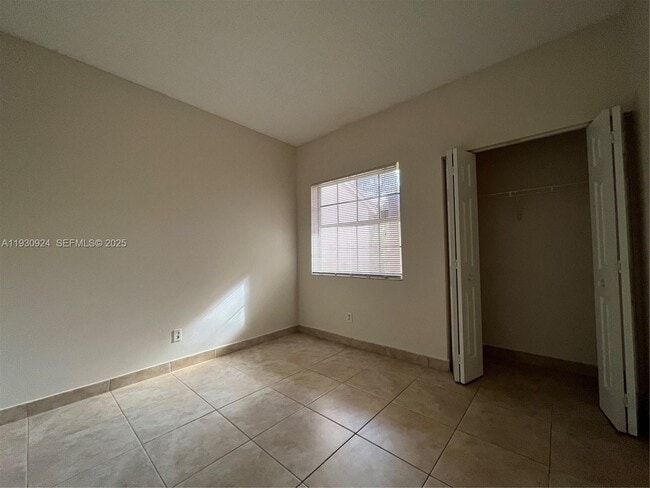 Building Photo - 671 Cypress Lake Blvd