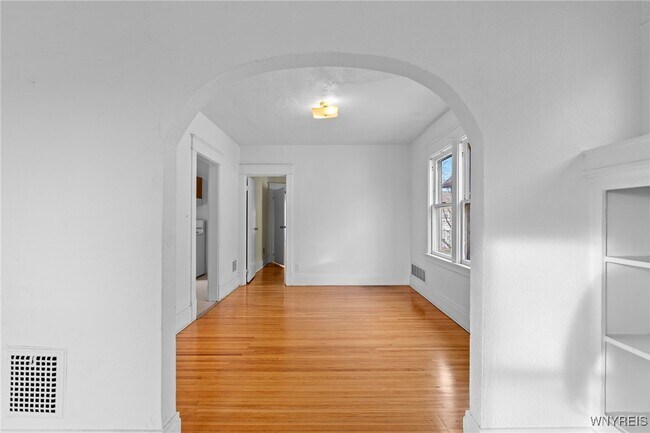 Foto del edificio - 394 Taunton Pl