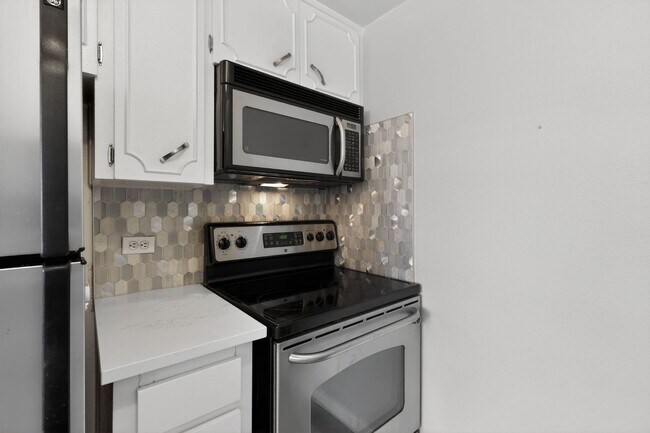 Building Photo - 2262 S Vly Hwy